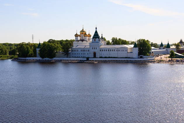 «Незнакомая Кострома» (с посещением закулисья театра им. Островского)