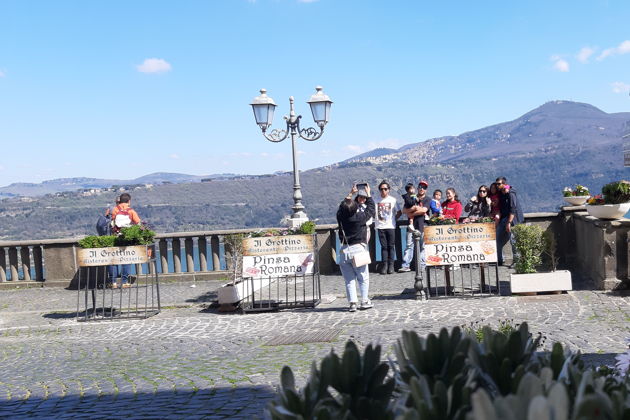 Виды Кастель Гандольфо, вулканические озера и дегустация местных лакомств