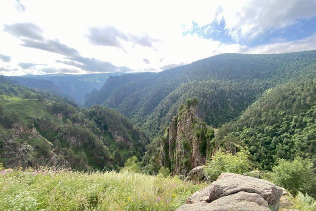 Виды Джилы-Су: к диким водопадам по самой красивой дороге России