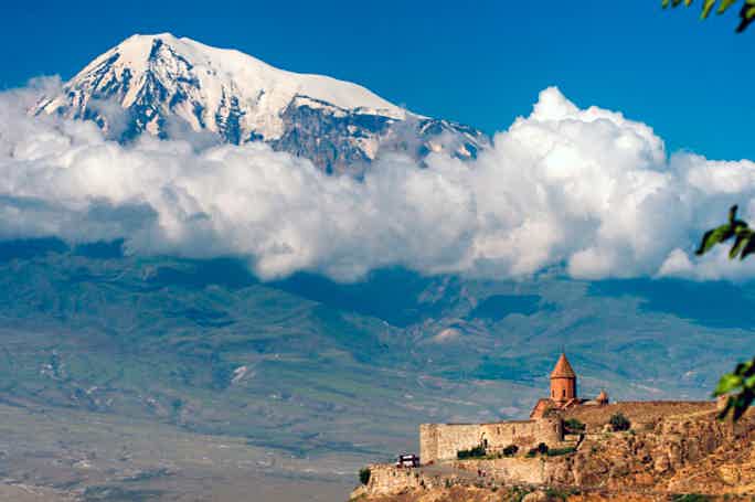 Монастырь Хор Вирап — вид на гору Арарат
