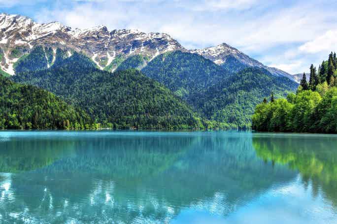 «Великолепная Абхазия» — путешествие к озеру Рица