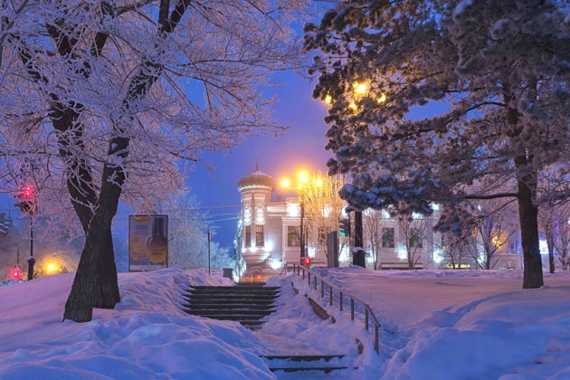 Тёплая пешеходная экскурсия: «Дома и судьбы главной улицы»