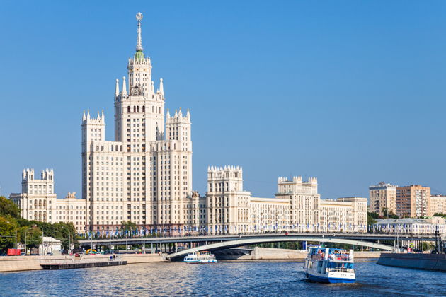 Обзорная прогулка на теплоходе по Москве-реке от причала «Красный октябрь»