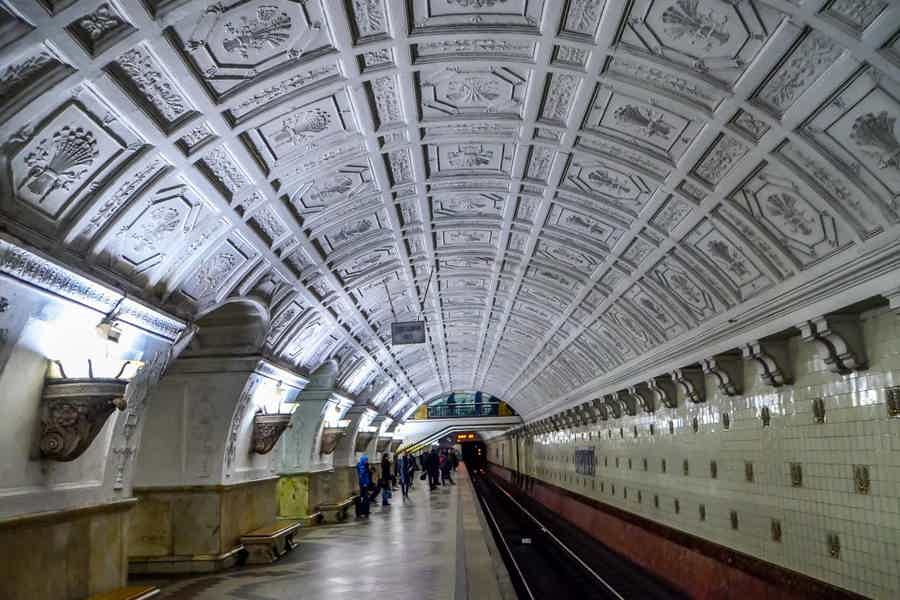 Подземные дворцы Москвы: экскурсия по Московскому метро - фото 6
