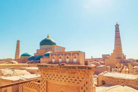 Увлекательное путешествие: От золотых куполов Бухары до загадочной Хивы