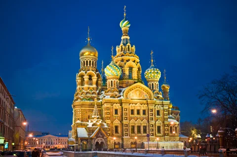 В свете фонарей: экскурсия по вечернему Петербургу
