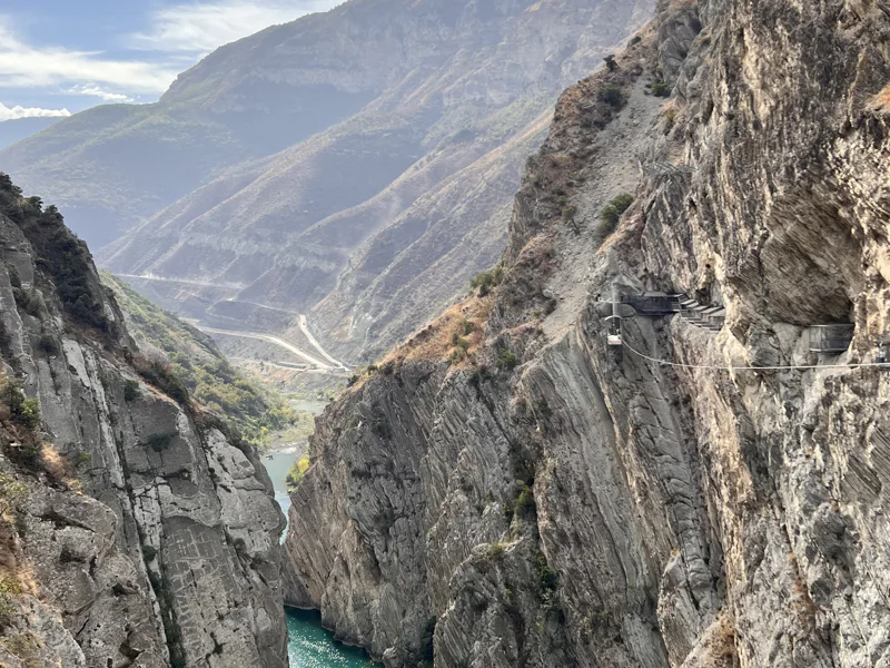 Сулакский каньон, Бархан Сарыкум и пещеры Нохъо из Каспийска — фото 6, Каспийск | Покатаем