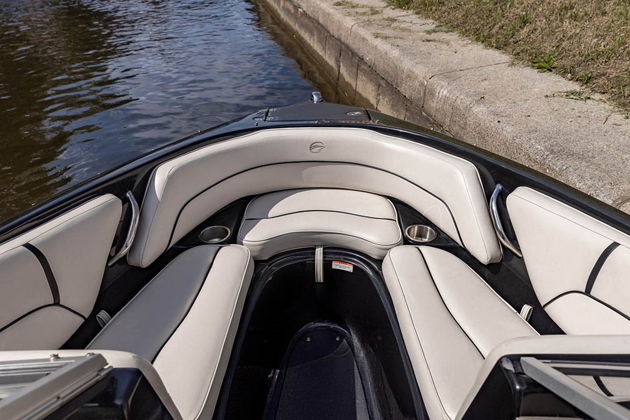 Аренда катера «CROWNLINE 190 BLACK»