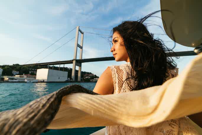 Istanbul: Bosporus-Sonnenuntergangsfahrt per Luxus-Yacht