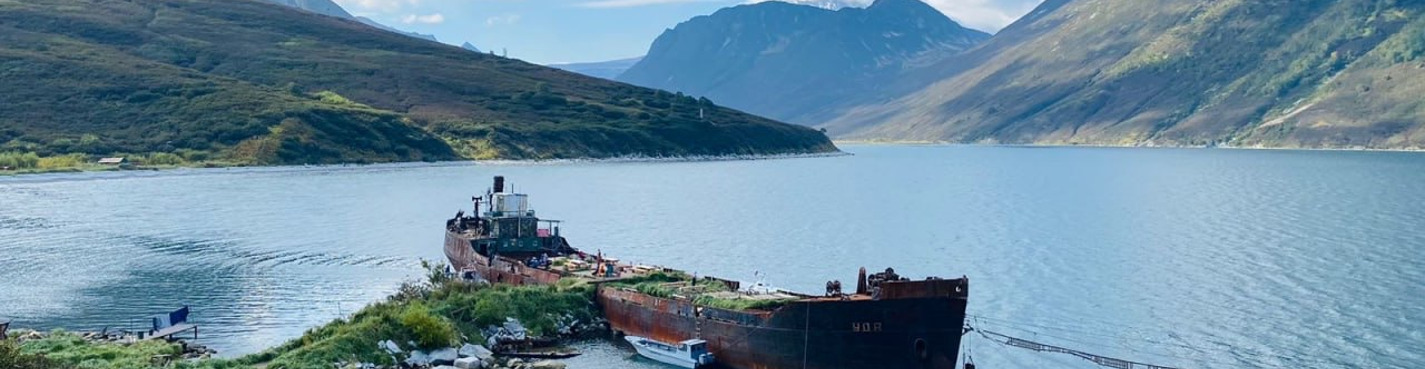 Морская прогулка в Бухту Русскую: высадка, рыбалка и крабовое сафари