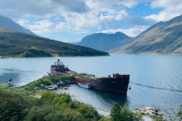 Морская прогулка в Бухту Русскую: высадка, рыбалка и крабовое сафари