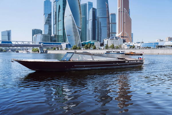 Прогулка по центру Москвы на катере комфорт-класса Блэкберри с капитаном