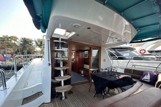 Виды Босфор и Золотой Рог на индивидуальной яхте с гидом