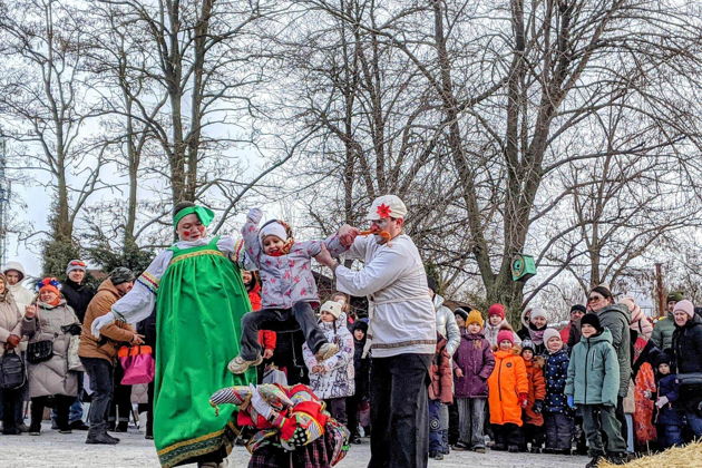 Виды Масленица в парке птиц Малинки. Поездка из Ростова-на-Дону