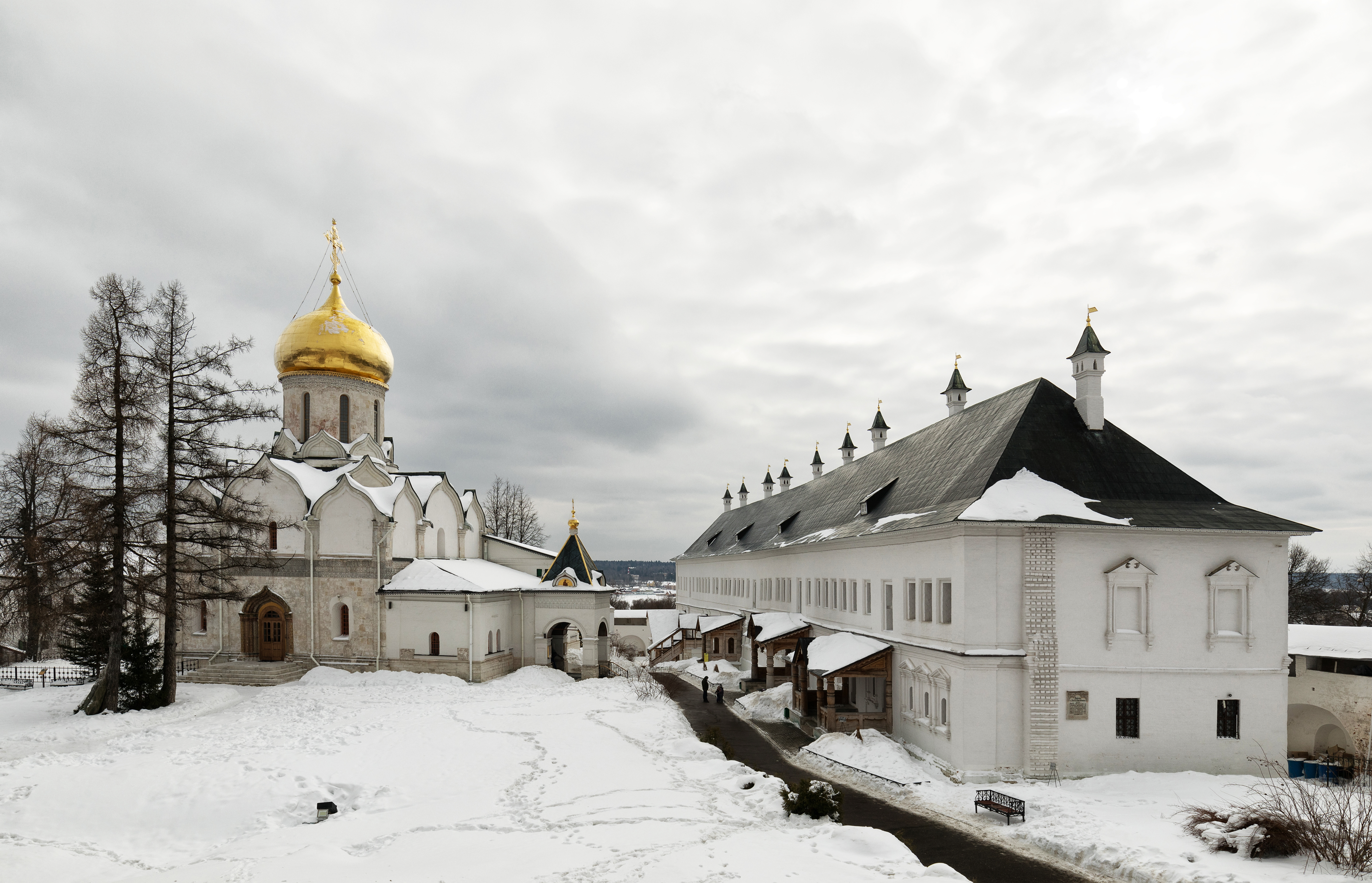 Звенигород: кремль, монастырь и мир Рериха в одном дне