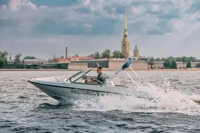 Прогулка по рекам и каналам Санкт-Петербурга на катере «Байлайнер»