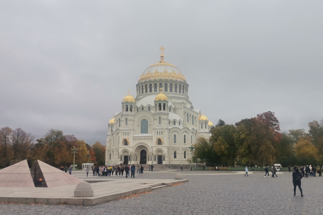 На Родину героев в Кронштадт с профессиональным краеведом на автомобиле
