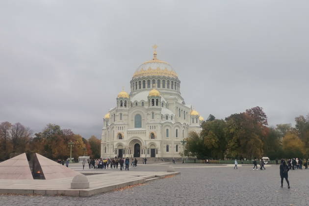 На Родину героев в Кронштадт с профессиональным краеведом на автомобиле