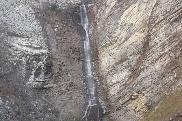 Виды К снежным вершинам Шаро-Аргунского  ущелья и сказочный замок-музей.
