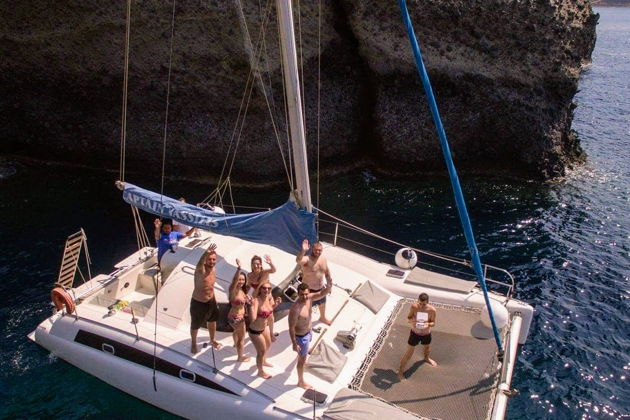 Главное изображение экскурсии - Секреты кальдеры: катамаран на Санторини только для вас