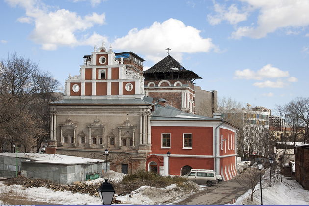 Виды Симонов монастырь: грозный сторож Москвы