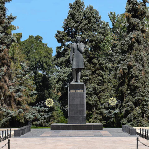 Пешая прогулка без транспорта по живописным местам Алматы