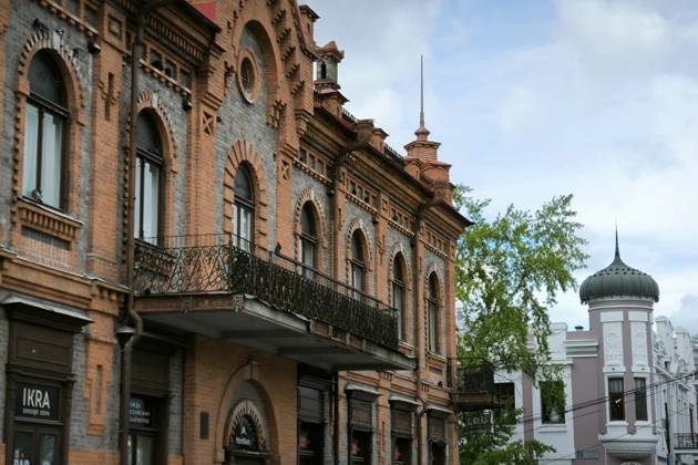 Авторская пешеходная экскурсия: «Дома и судьбы главной улицы»