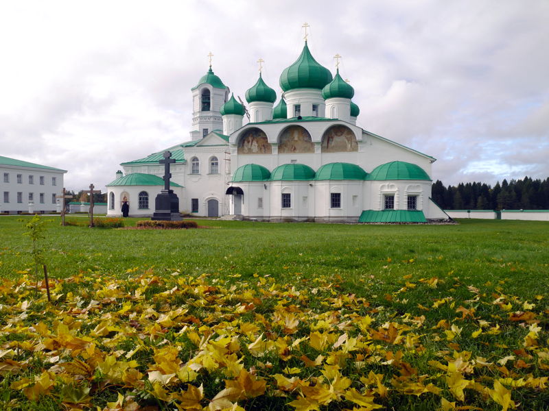 В Свято-Троицкий Александро-Свирский и Введено-Оятский монастыри - экскурсия в Санкт-Петербург, Россия