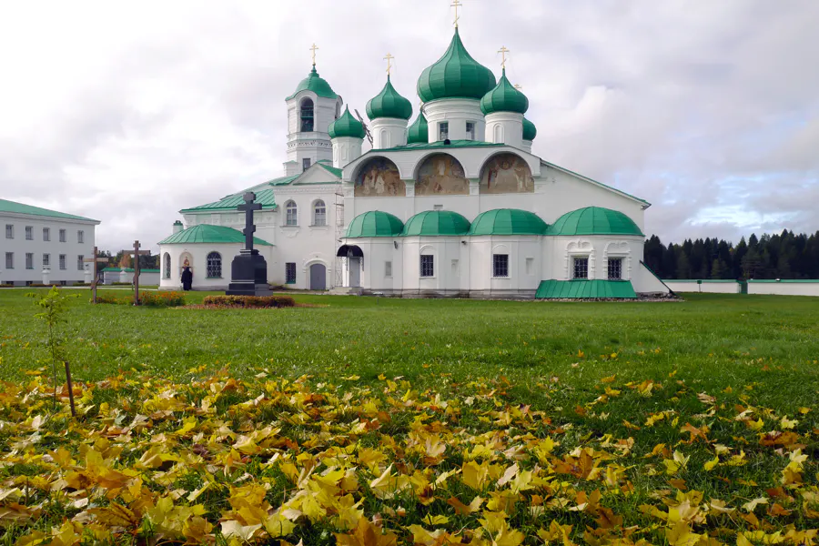 В Свято-Троицкий Александро-Свирский и Введено-Оятский монастыри — фото 1