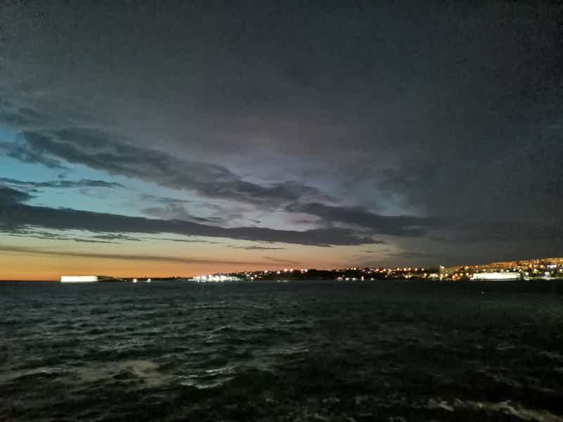Сверкающий ночными огнями Севастополь  - фото 3