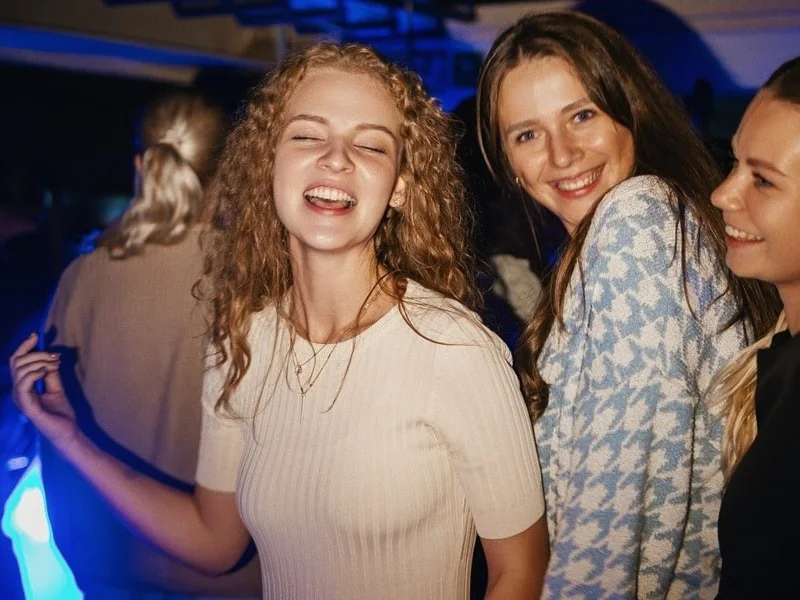 Вечеринка под разводными мостами с DJ-сетами (18+) — фото 3, Санкт-Петербург | Покатаем