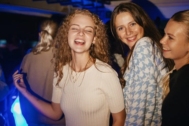 Вечеринка под разводными мостами с DJ-сетами (18+) — фото 2