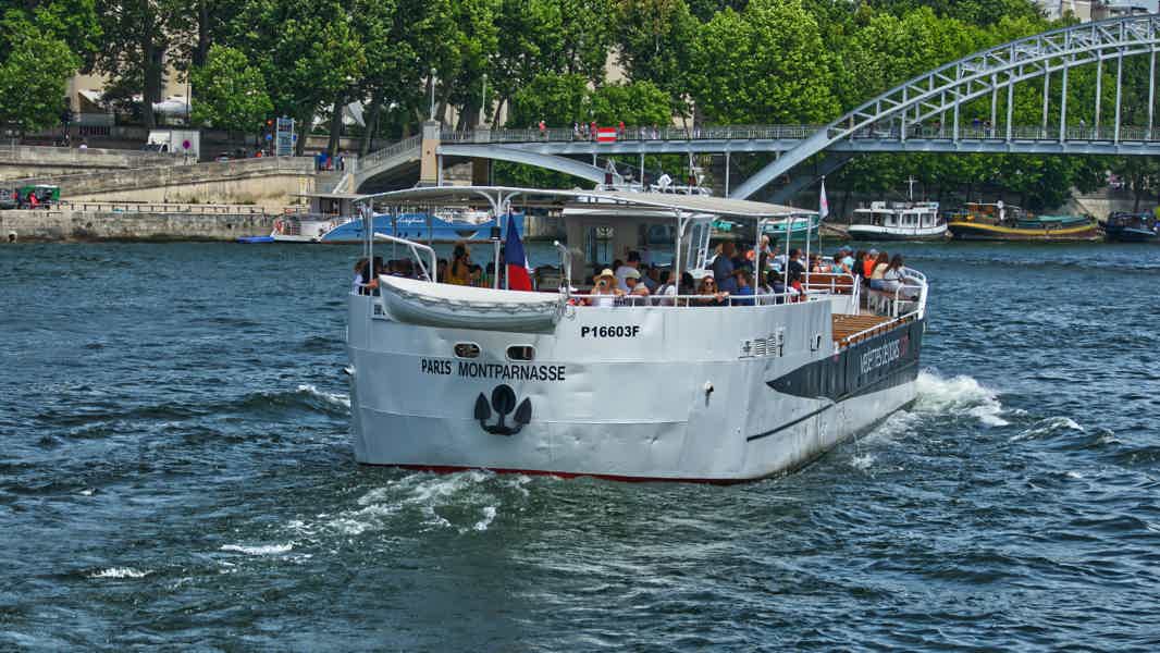 Through Paris: Private Pontoon Boat Guided Seine River Walk - photo 4