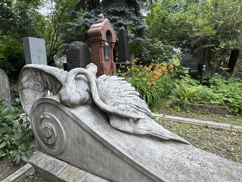 Новодевичье кладбище: и жизнь, и слезы, и любовь (18+) — фото 3