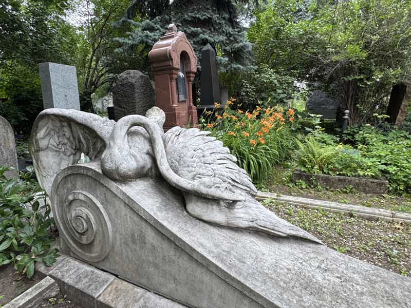 Новодевичье кладбище: и жизнь, и слезы, и любовь (18+) - фото 3
