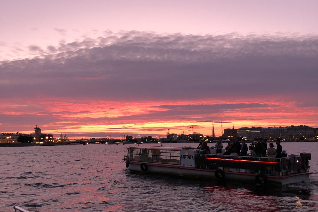Ночная прогулка на катере по Неве и развод мостов — фото 2