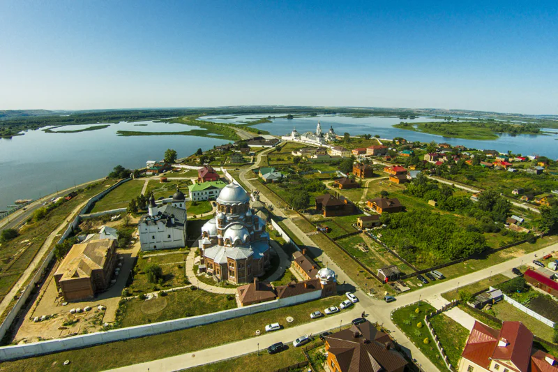 Экскурсия в Раифу, Храм Всех Религий и Свияжск  — фото 1
