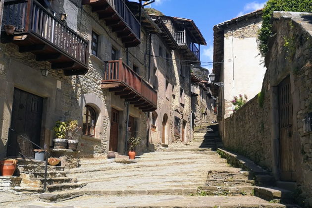 Из Барселоны в Бесалу, Рупит и Эль-Фар: следами камня и времени