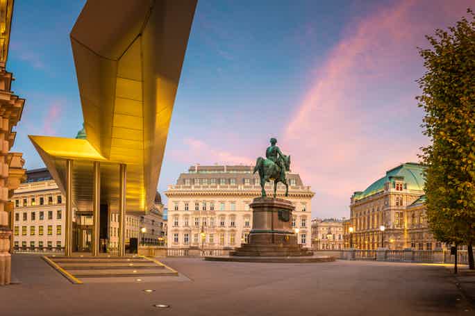 Private One Day Tour to Vienna from Prague with Transfers