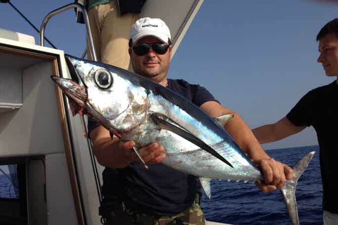 Морская рыбалка: троллинг на Кипре