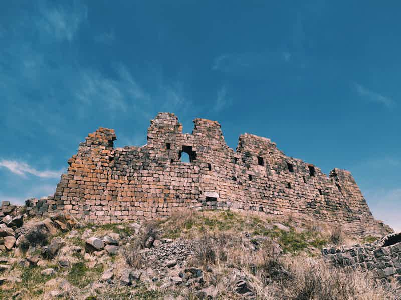 Секреты Винного замка, армянского алфавита и храма на краю обрыва - фото 2