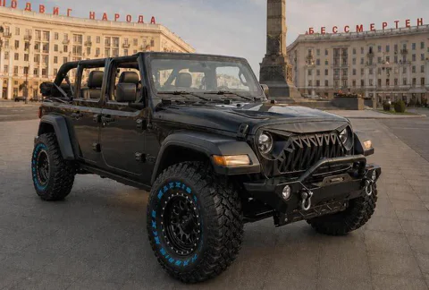 Минск без крыши: Городской экстрим на культовых Jeep Wrangler Cabrio