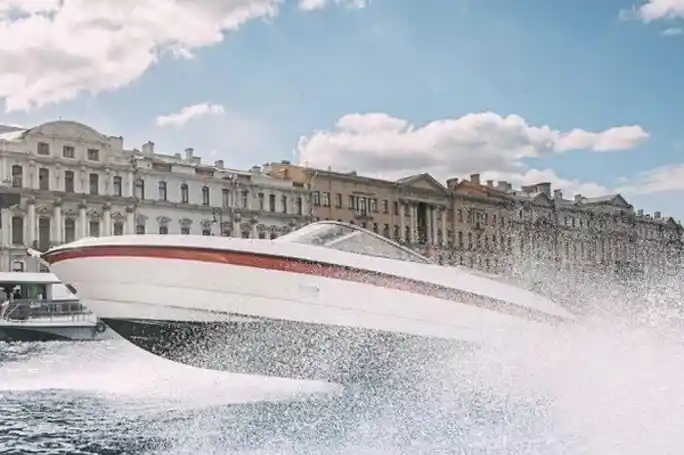 Водные прогулки на катере по Петербургу + залив