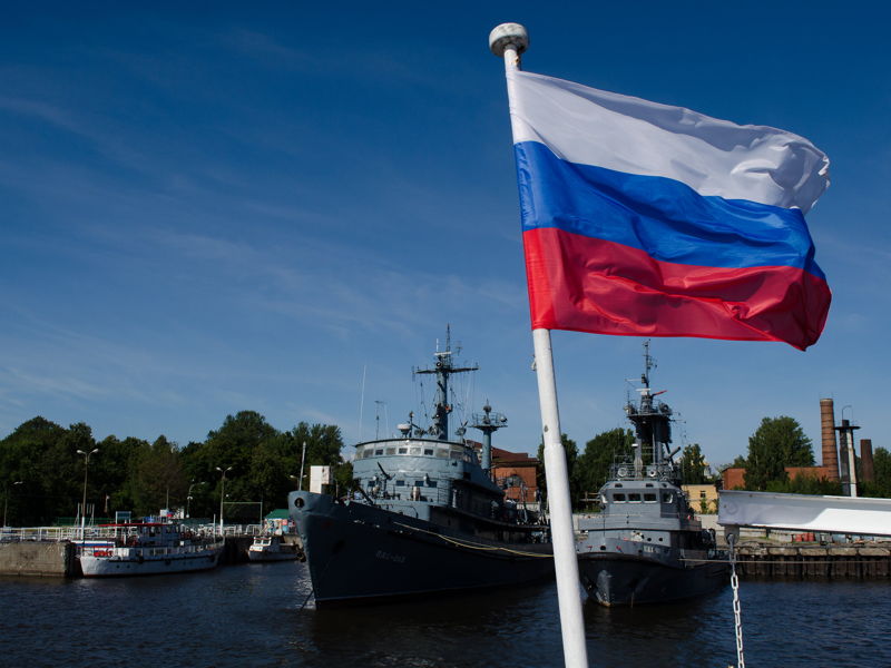 Кронштадт с теплоходной прогулкой вокруг фортов