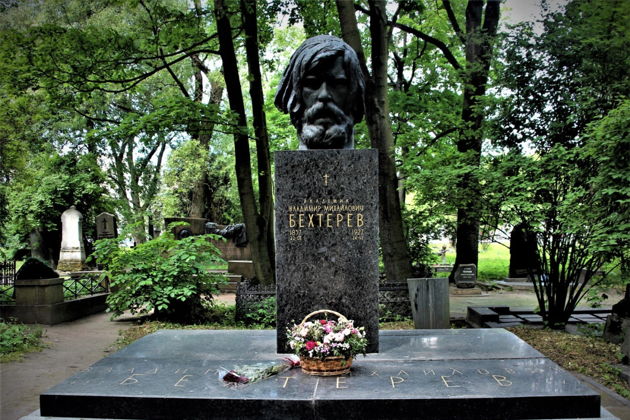 Виды Некрополь «Литераторские мостки»