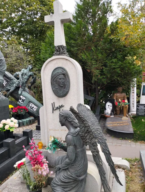 Люди искусства на Новодевичьем кладбище - им рукоплескал мир!