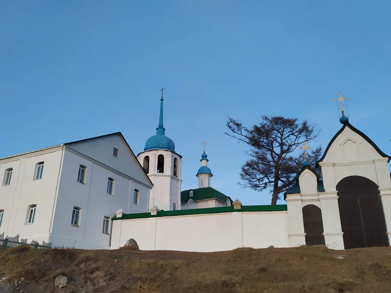 Плывущий по Байкалу:  Посольский монастырь и омулевая бочка — фото 7, Улан-Удэ | Покатаем