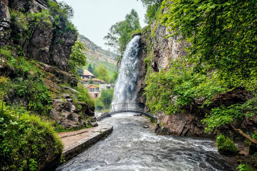 3 в 1: обзорная по Кисловодску, гора Кольцо и Медовые водопады — фото 1