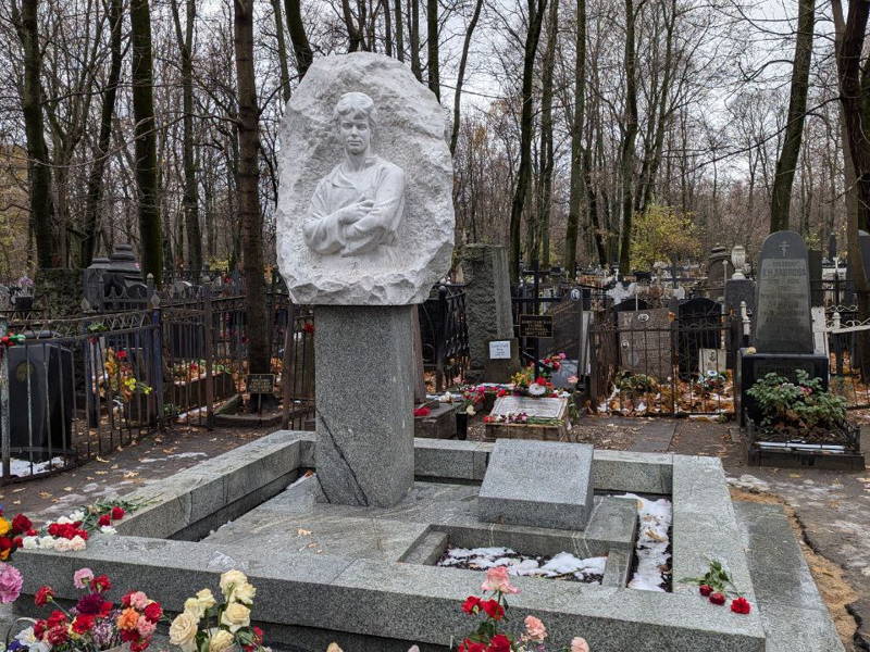 Кумиры, герои и святые старинного Ваганьковского кладбища