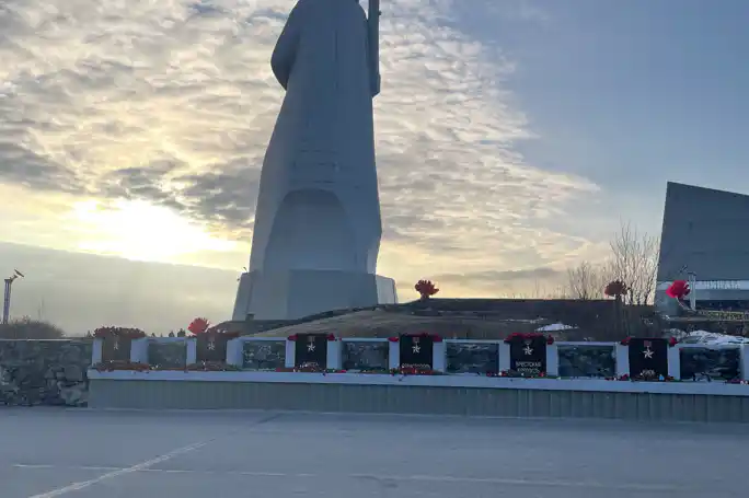 Мурманск-город герой